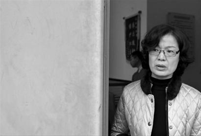 新闻  2月19日,实名举报人旅美侨胞陈秀萍走出福建证监局信访接待室