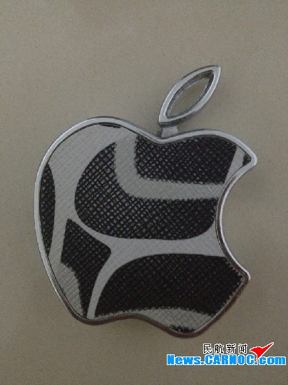 精美小苹果欲乘机和田机场安检口受阻