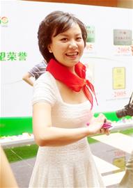 雪藏10年走向台前 她让父亲刘永好骄傲