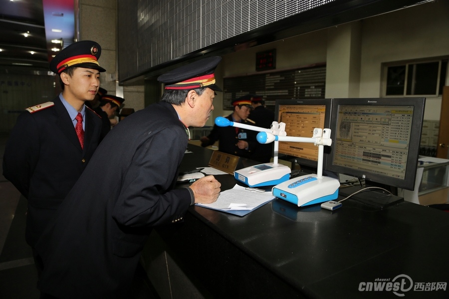 图片故事:打虎亲兄弟 春运父子兵