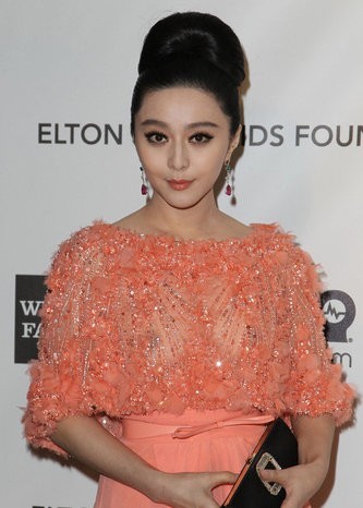 范冰冰史上最大尺度礼服 真空上阵露两点(组图