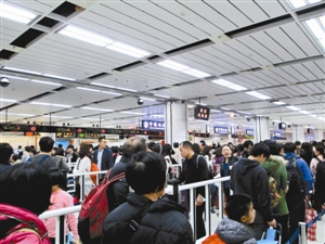 深圳口岸过关摆蛇阵