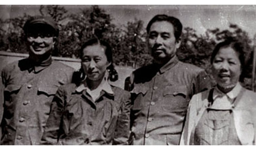 经典老<em>照片</em>!<em>开国大将</em>和他们的美貌夫人_资讯频
