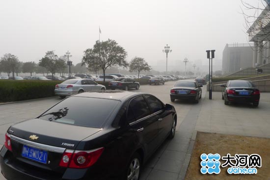 春节长假后上班首日 焦作行政服务部门都很忙