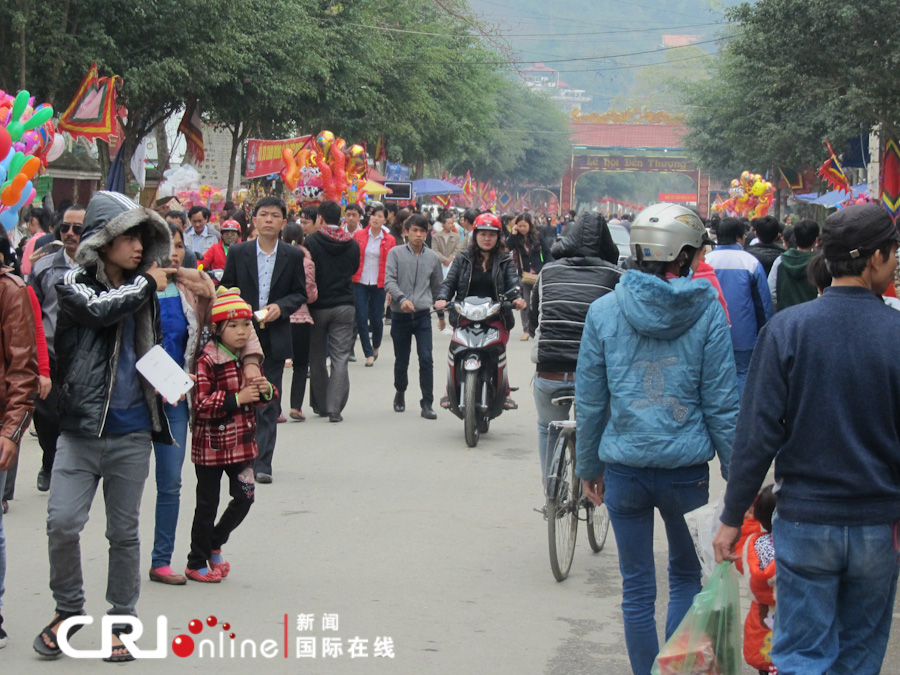 越南老街正月十五庙会掀起云南河口出境旅游热