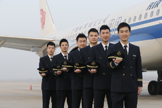 国航三八节:空姐空妹都休息男空乘全上阵