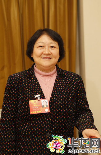 女代表建议:延迟<em>女性退休年龄</em> 能更好保护女性