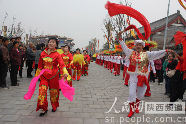 祈福看戏赏民俗 楼观庙会吸引30万群众"狂欢(组图)