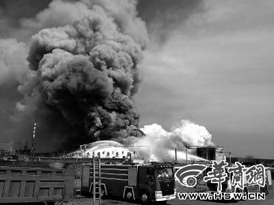 神木一化工厂4储油罐燃烧21小时 初判为煤焦油