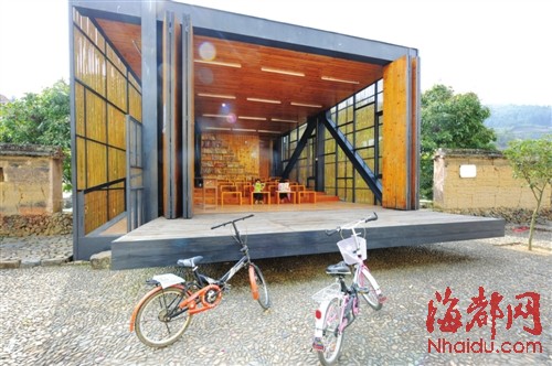 风情土楼间 桥上书屋香