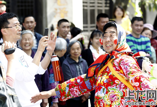 逛老重庆拍微电影 民国街办老重庆文化展演