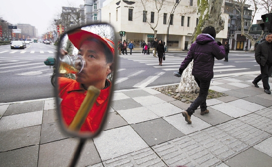 全国优秀环卫工作者 马路上的最美人物老刘