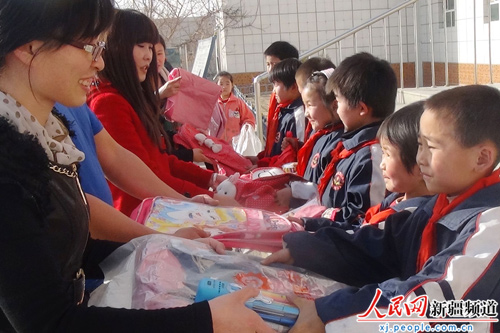 新疆和硕县教师结对帮扶 7年资助400多名贫困