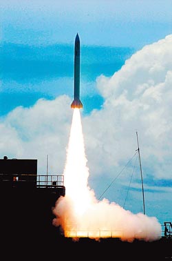 台湾研制云峰中程导弹 2014年计划批量生产 