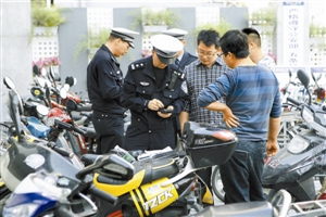 无证驾驶摩托车一律拘留