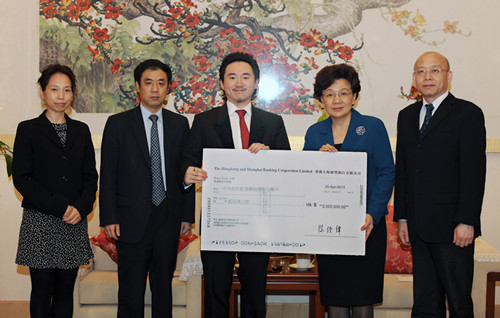 雅安地震_雅安人均受捐(3)