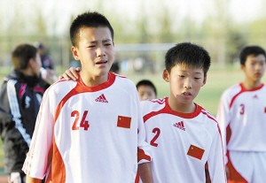 三无国少狠抽足协耳光