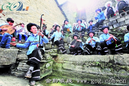 布依古寨乐声飘 八音坐唱若天籁_资讯频道_凤凰网