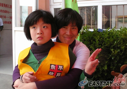 实践证明:拥抱是治疗自闭症患者的一剂良药(图