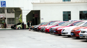 昆明停车收费新规实施近一周 一类区域停车场