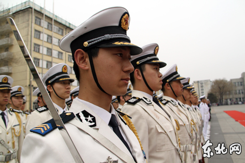 哈工程海军国防生大阅兵 锻造新时代火蓝刀锋