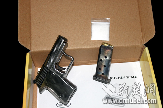 湖北高速查获夫妻贩毒案 毒贩欲掏枪反抗被及