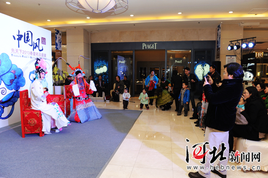 京剧表演为石家庄夜经济增添韵味儿(组图)