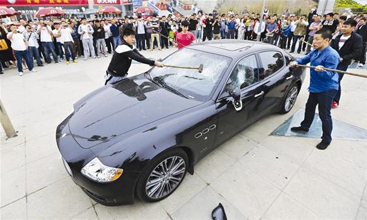 青岛砸玛莎拉蒂 青岛砸基尼于先生