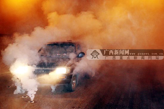 南宁举行隧道汽车自燃事故救援演习 逃生技巧