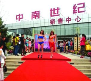 欧美T台内衣秀 引领滨河时尚