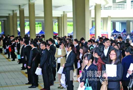 应届招聘会_武汉高校应届毕业生招聘会 提供岗位8000余个(5)