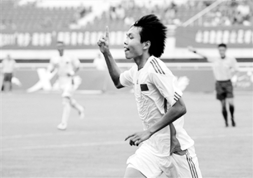 王上源试训曼城_资讯频道_凤凰网