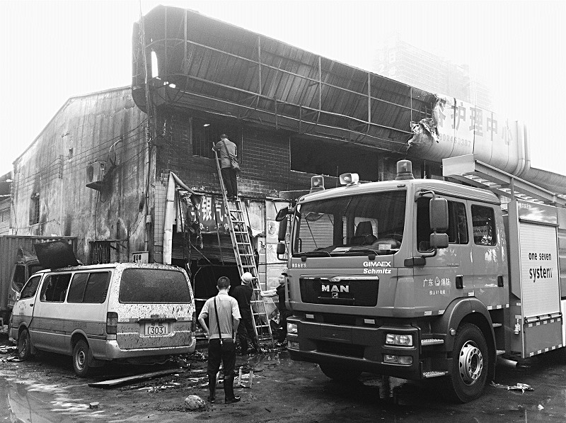 广东佛山一汽修店发生火灾 9人死亡(图)