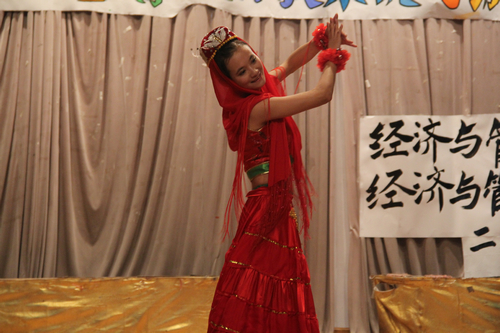 <em>湖北民族学院</em>导游风采大赛帅哥<em>美女</em>云集(图)_