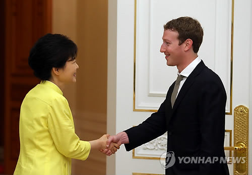 朴槿惠接见社交网站脸谱创始人扎克伯格(图