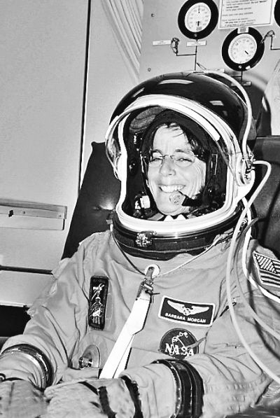 首位太空教师致信王亚平