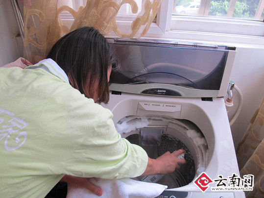 完美义工进万家走进昆明 免费为市民清洗空调