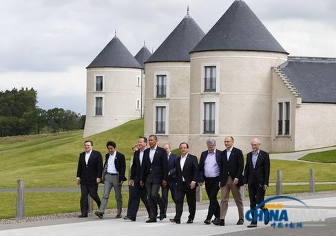 为证两国紧密关系 安倍秀与奥巴马并肩赴会照_资讯频道_凤凰网