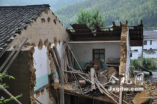 宜春奉新一房屋倒塌致1死1伤 死者为1岁女孩