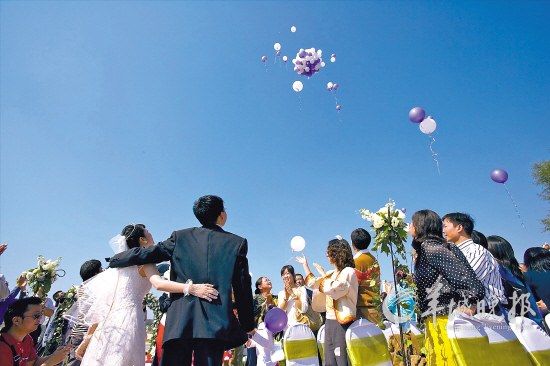 亲妈养母,该先拜哪个?