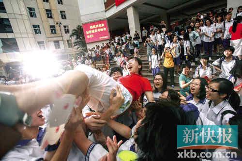 高考结束:考生想减肥 好在<em>大学找</em>个心仪<em>女朋友</em>