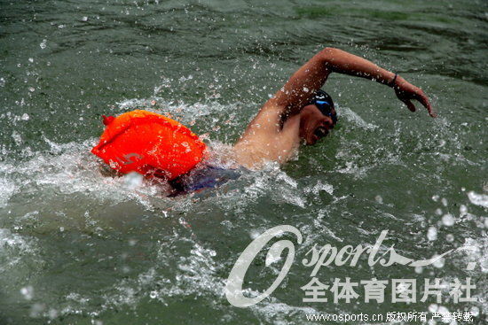 组图:第九届中国青海国际抢渡黄河挑战赛落幕