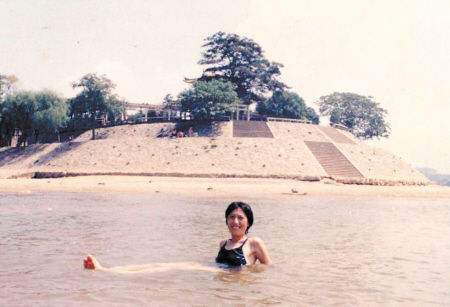 橘子洲头前,浪花里飞出欢乐的歌