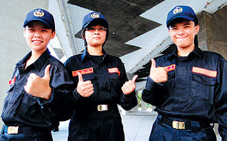 台湾三名女兵赴南沙驻守太平岛 最少仅19岁