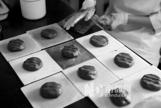 天灸首日 贴药大军2000人