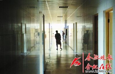 精神病眼镜走廊在医院里v眼镜(资料图片)cad书绘制患者图片