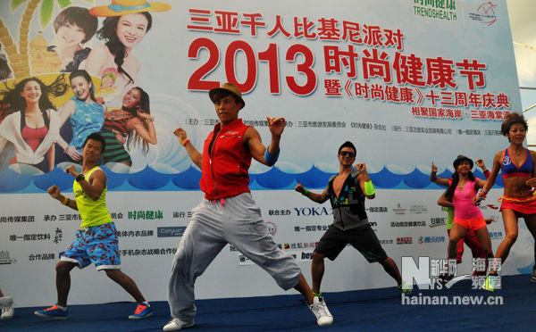 千人比基尼派对亮相三亚