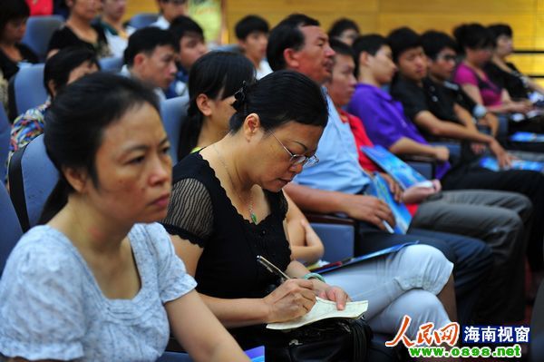 海南二三本志愿填报公益讲座座无虚席(图)