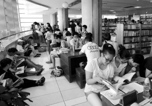 看中这氛围好 宁波书城、市图书馆等成暑期纳