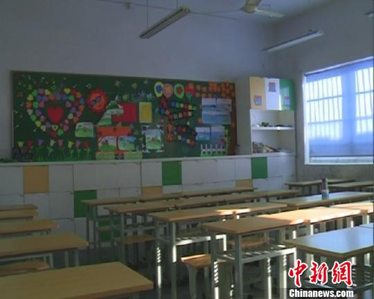 外来人员子女入学暂住证拦路 官方称已尽力